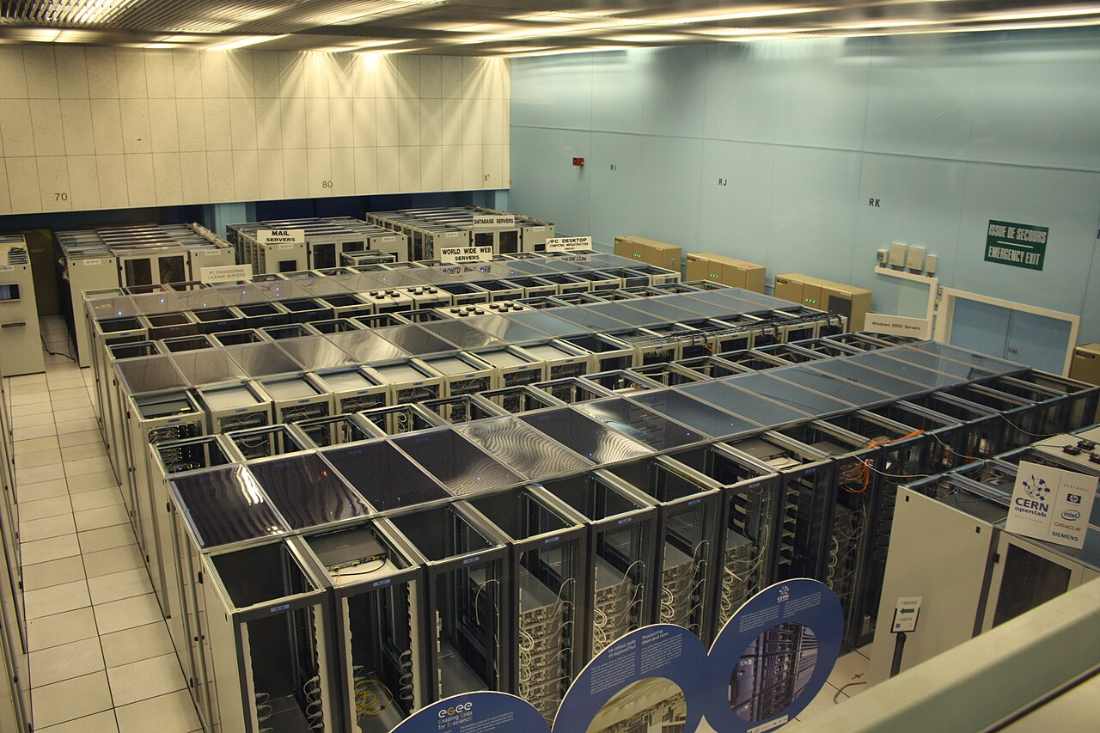 Rows of Linux server racks in the CERN computing centre, the scale of server infrastructure affected by the kernel vulnerabilities in this cybersecurity news report